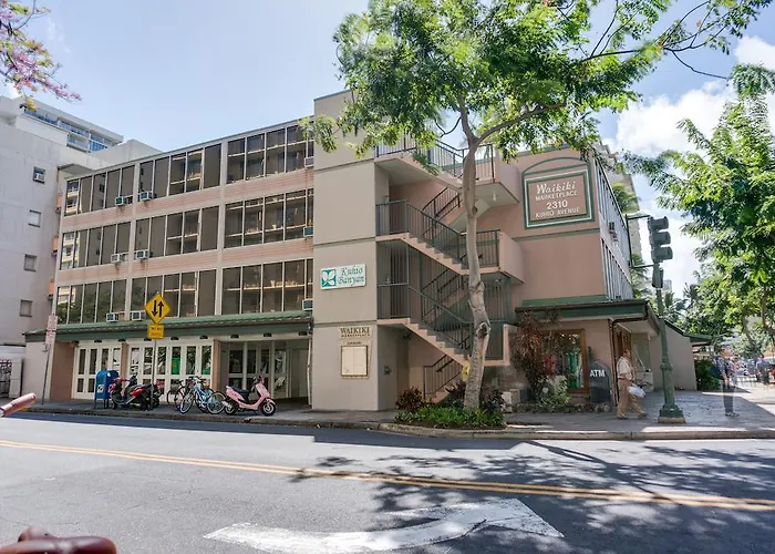 Kuhio Banyan Hotel