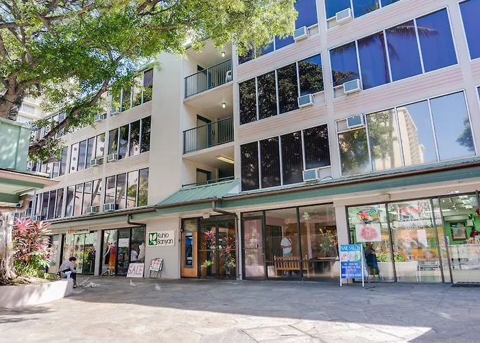 Kuhio Banyan Hotel